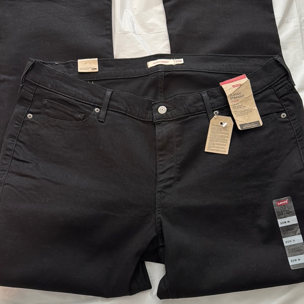 Women’s Levi’s Mid Rise Classic straight Black Jeans size 20W. New